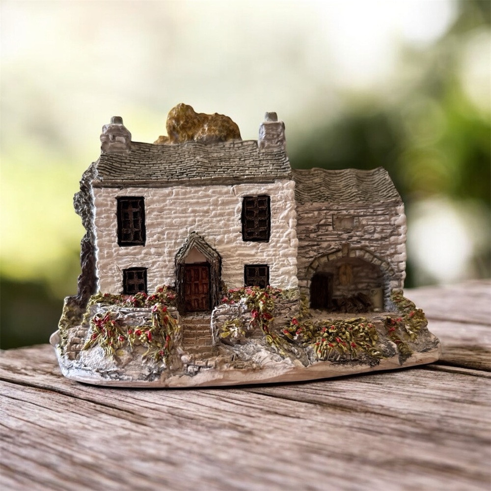 Lilliput Lane “Brecon Bach” Cottage Collectible — England Miniature